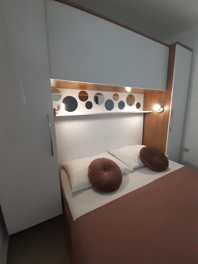 Apartment Lucky With Jacuzzi Trogir Exterior foto