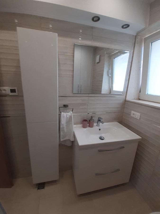 Apartment Lucky With Jacuzzi Trogir Exterior foto