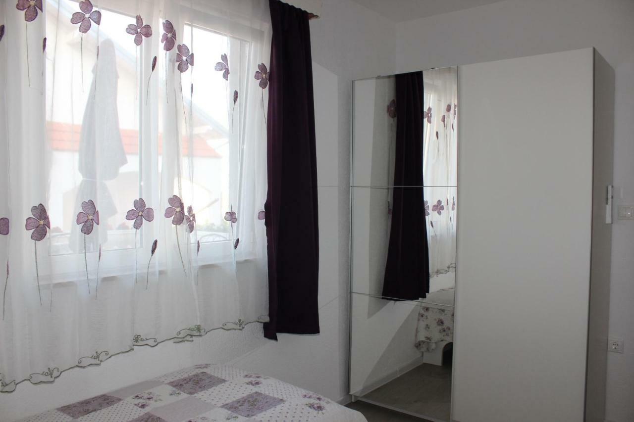 Apartment Lucky With Jacuzzi Trogir Exterior foto