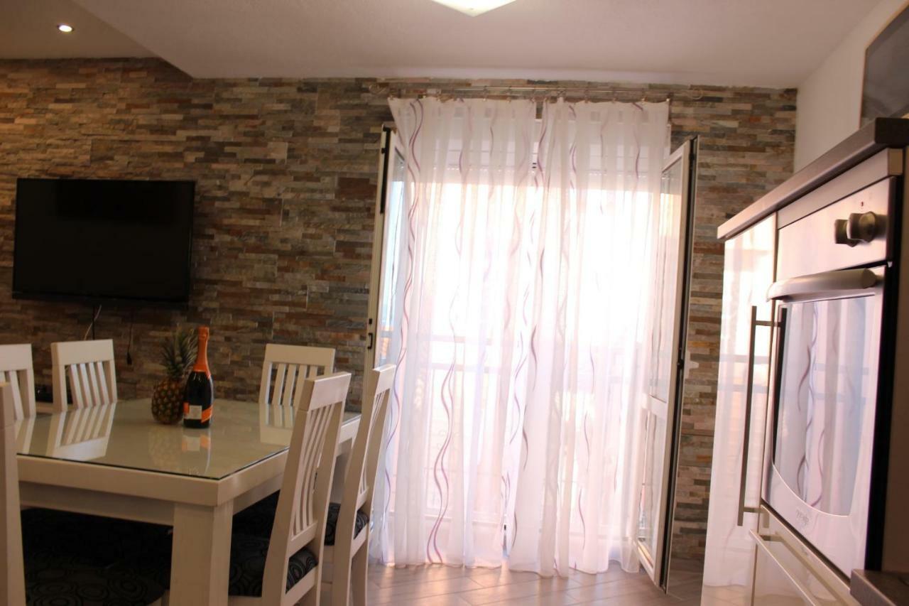 Apartment Lucky With Jacuzzi Trogir Exterior foto