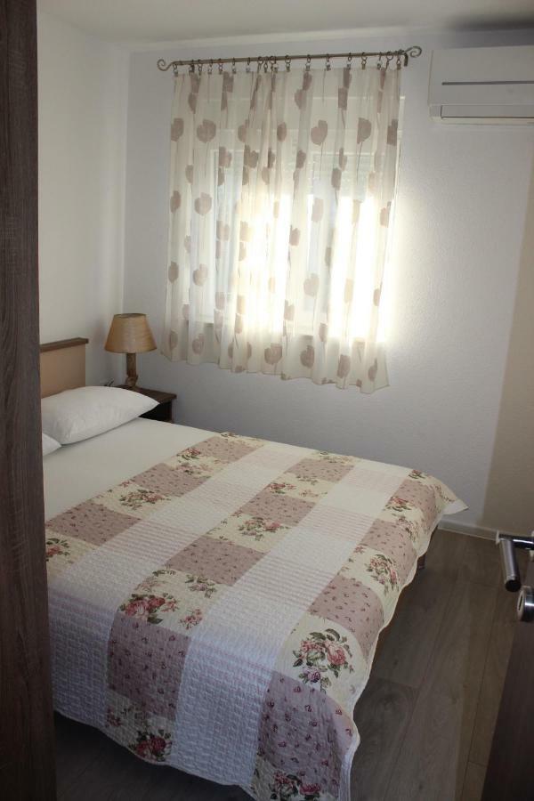 Apartment Lucky With Jacuzzi Trogir Exterior foto
